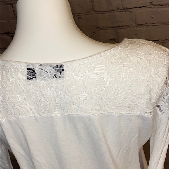 Not your normal plain white tee - Picture 4 of 5